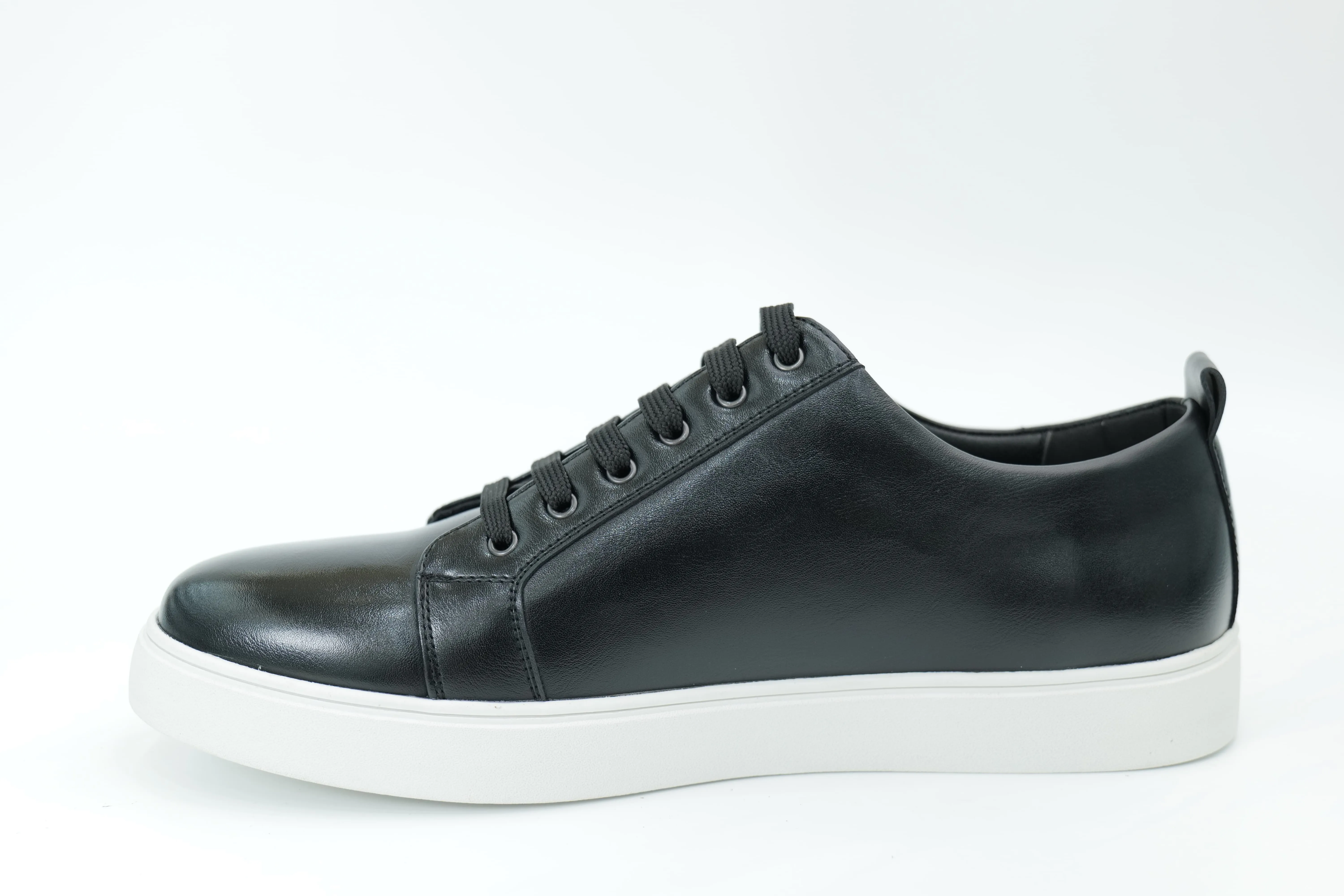 Casual sneakers