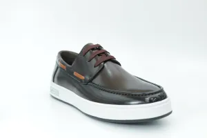 Casual sneakers
