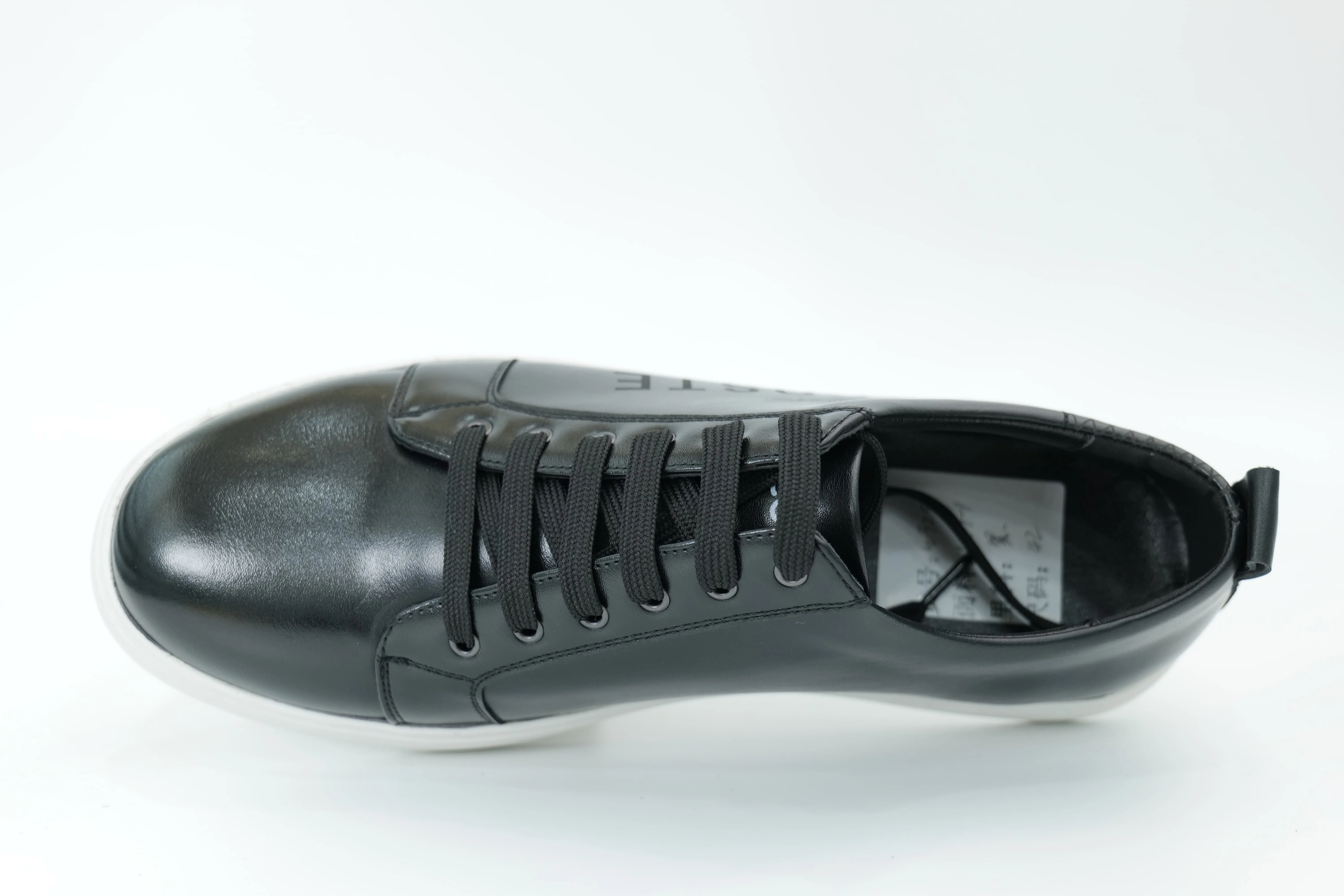 Casual sneakers