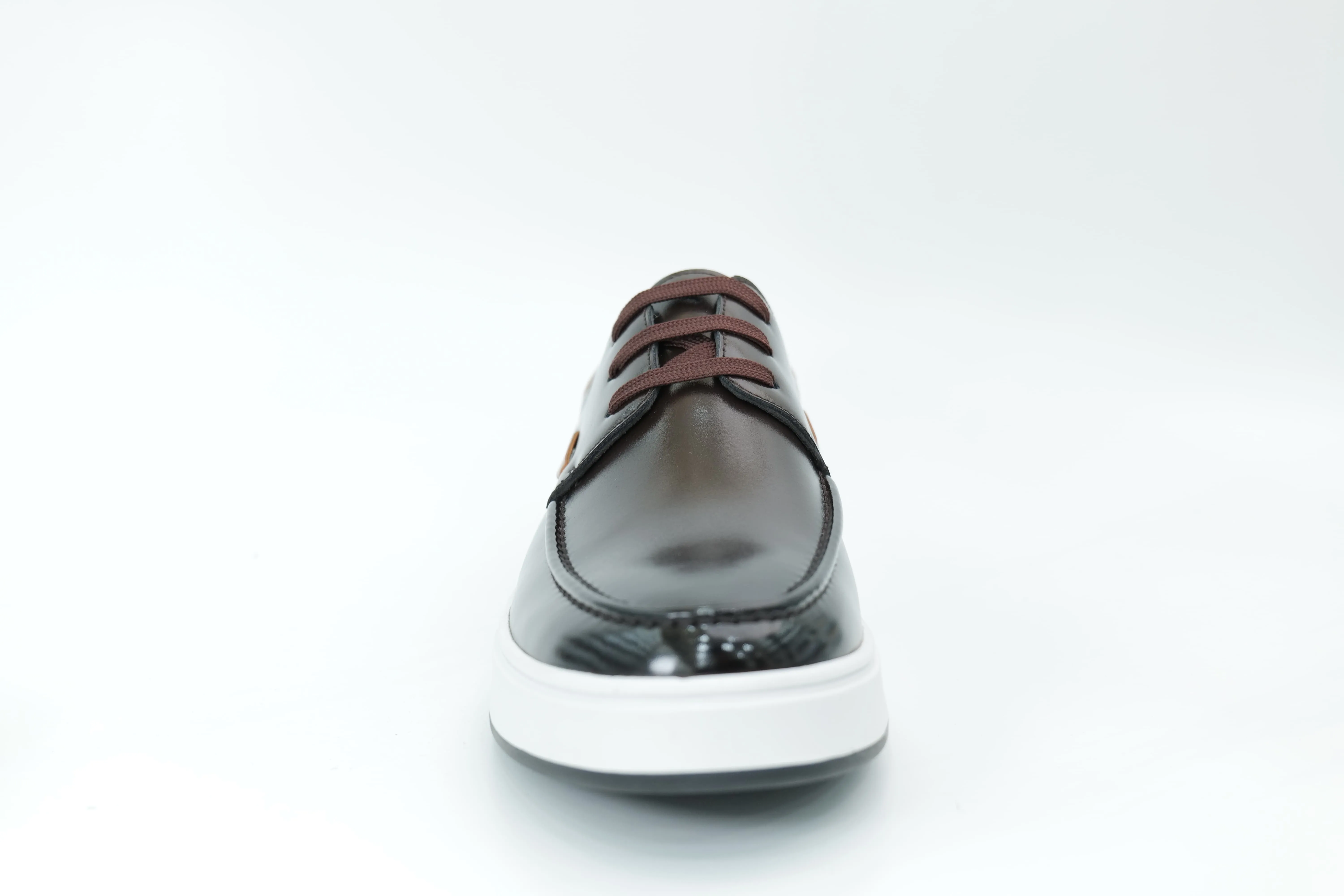 Casual sneakers