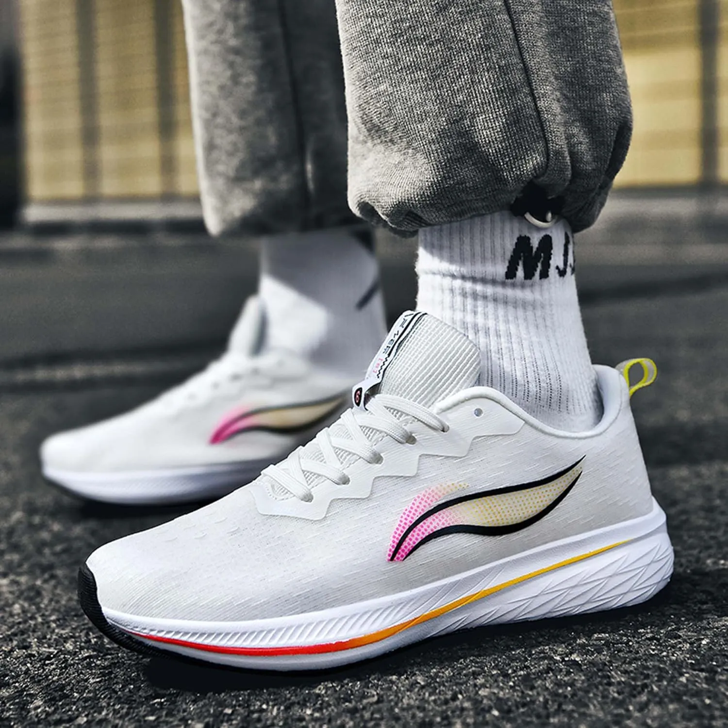 Unisex Sports Running Shoes Lightweight Breathable Sneakers Non-Slip Cushioning Racing Tennis Fitness Casual Sneakers Street Personalized Fluorescent Casual Walking Shoes