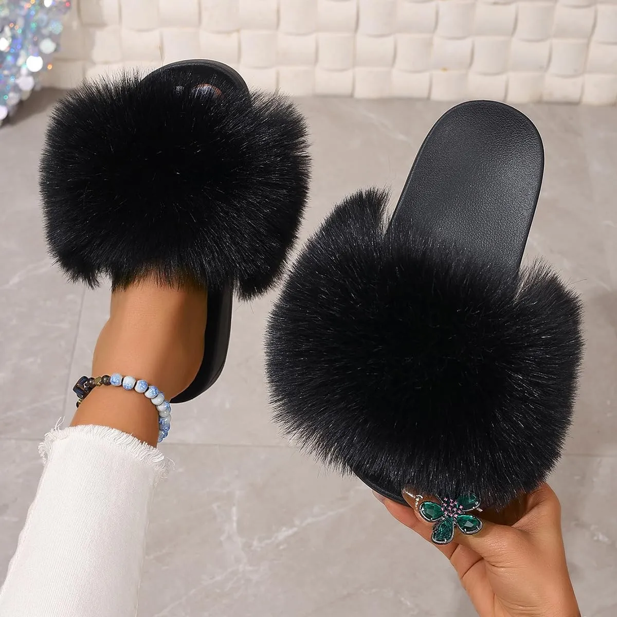 Women's Furry Slides Faux Fur Slides Fuzzy Slippers Fluffy Sandals Open Toe Cute Fur Slippers Slip On Fuzzy Slippers (Black,6.5-7)